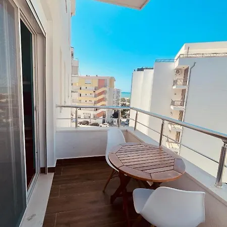 Turquoise Qerret Apartment *