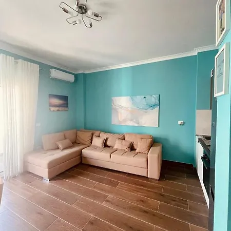 Turquoise Qerret Apartment *