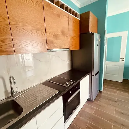 Turquoise Qerret Apartment